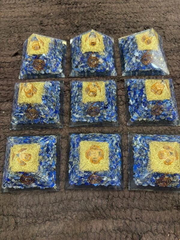 Lapis Chips Pyramid