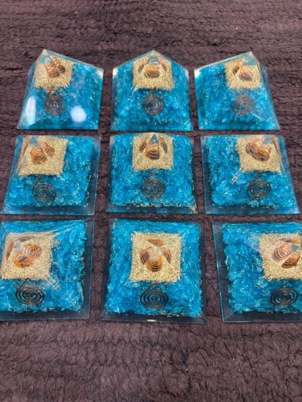 Onxy chips pyramid